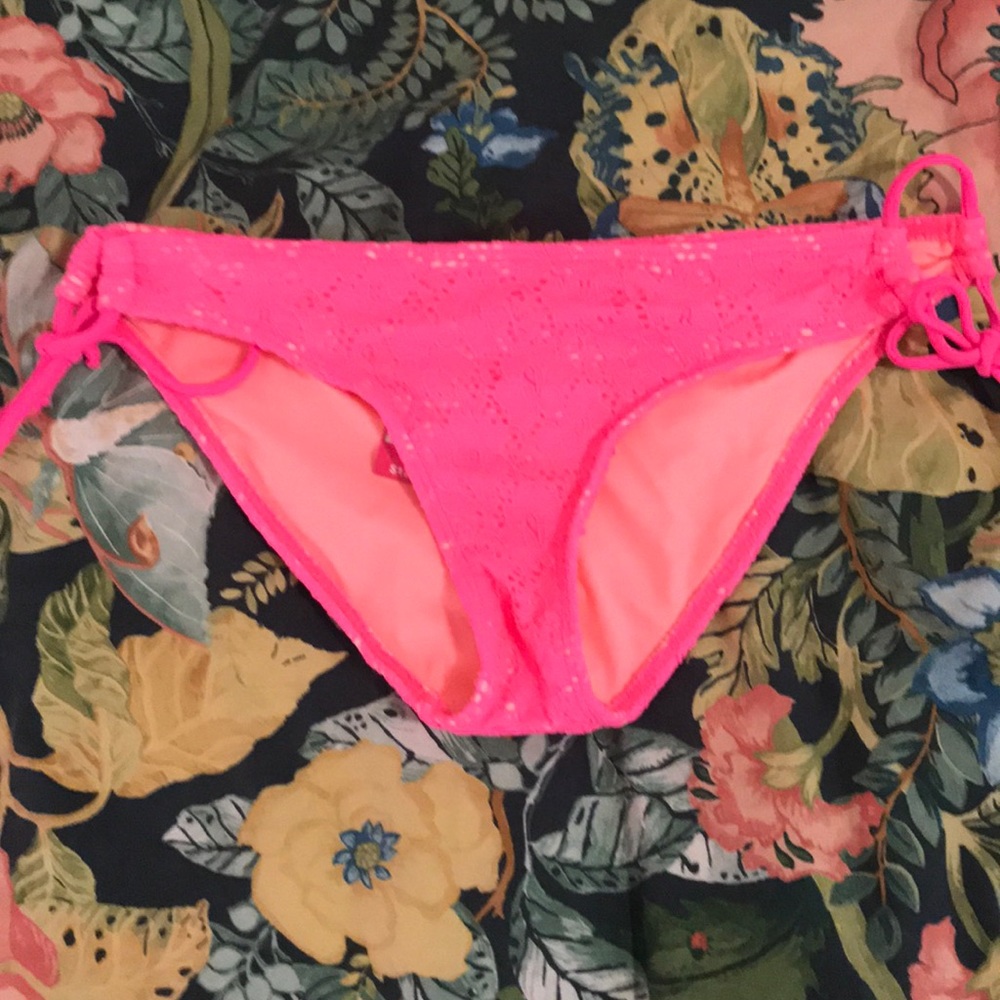NWT - lace overlay bikini bottoms
